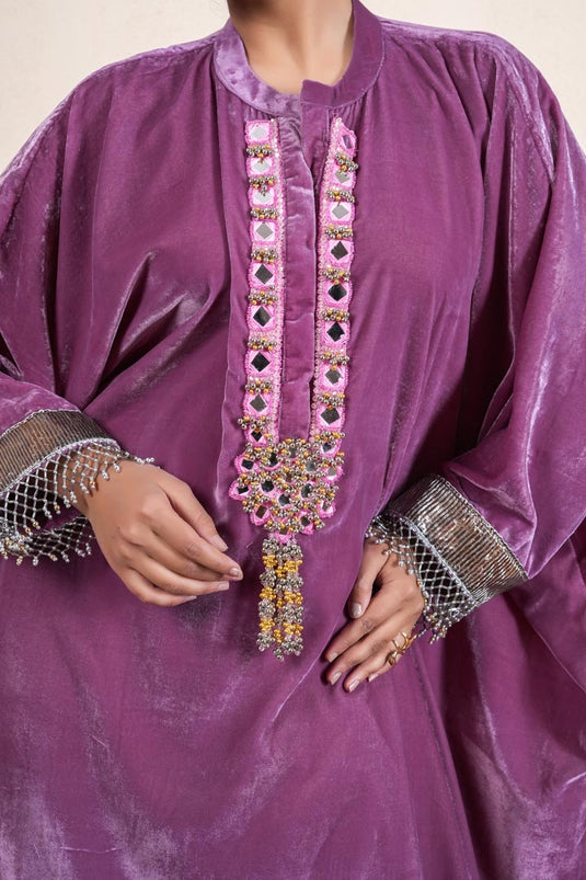 Makhmal Kaftan Set with Mirror details