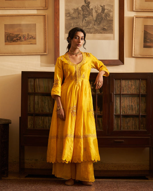 Sunahri dhoop Kali Kurta set