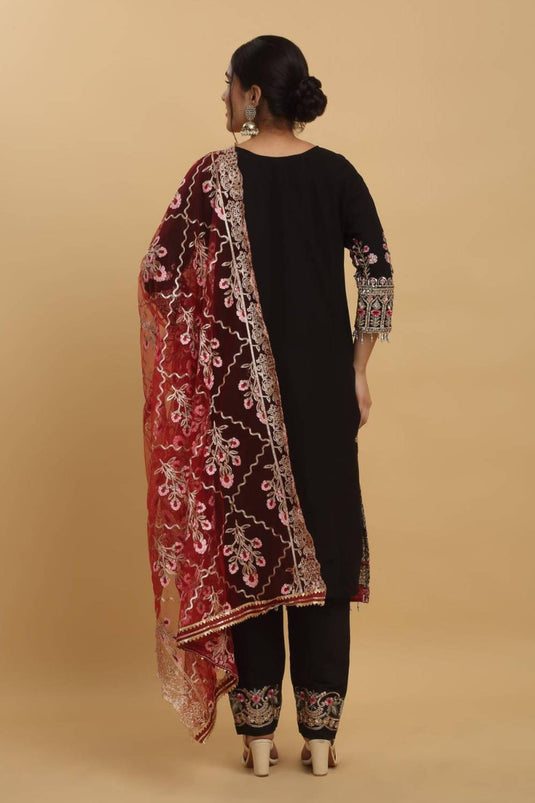 Floral Embroidered Work Kurta Set