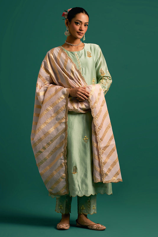 Green hand embroidered silk chanderi kurta set with light pink chanderi dupatta