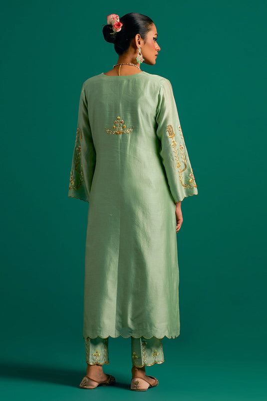 Green hand embroidered silk chanderi kurta set with light pink chanderi dupatta