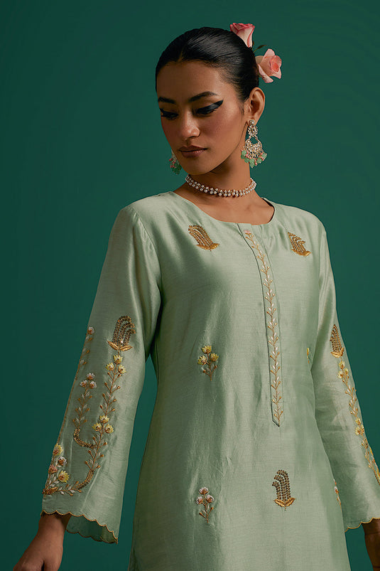 Green hand embroidered silk chanderi kurta set with light pink chanderi dupatta