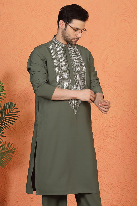 Nawaaz Embroidered Kurta with Loose Fit Parallel Matching Pants