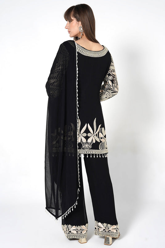 Ornate Floral Black Kurta Set With Embroidery And Scalloped Borders