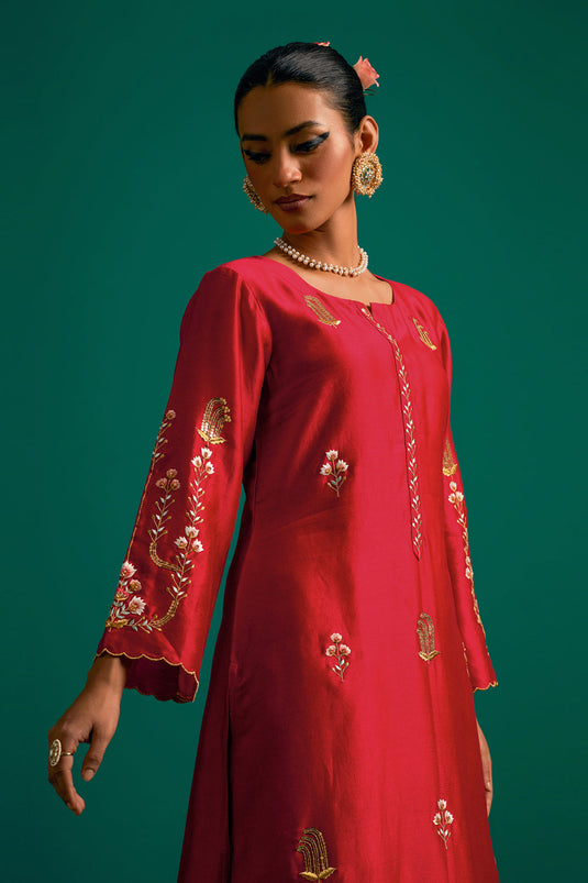 Red hand embroidered silk chanderi kurta set with green chanderi dupatta