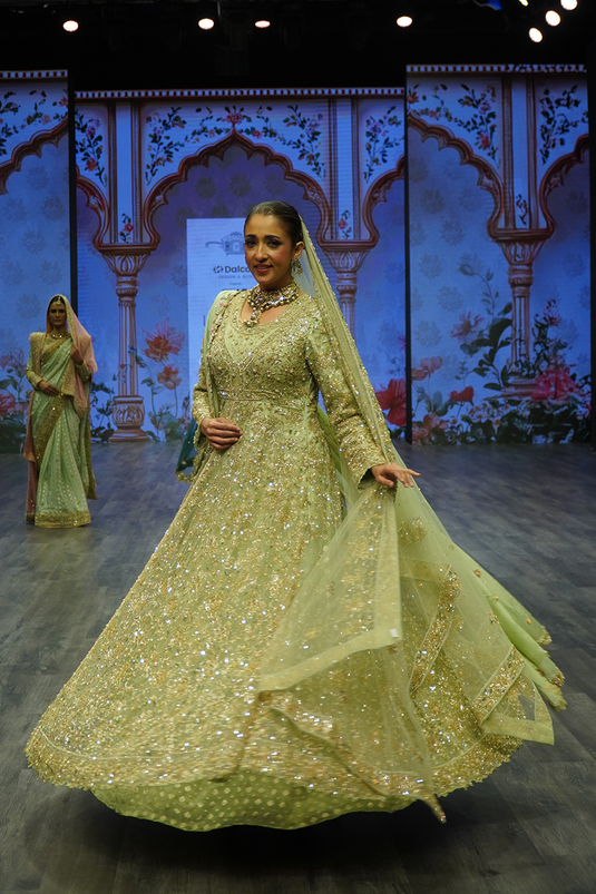 Uroos