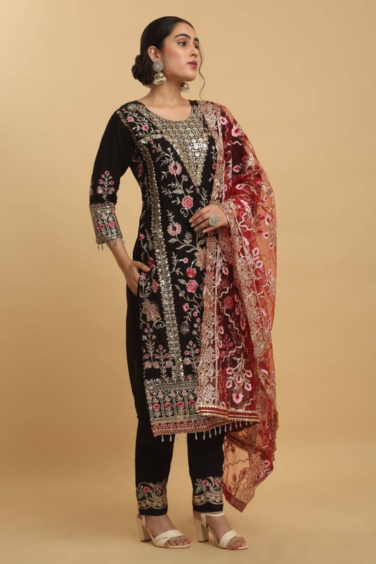 Floral Embroidered Work Kurta Set