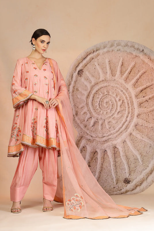 Floral Applique Kurta Set in Powder Pink with Organza Dupatta & Farsi Salwar
