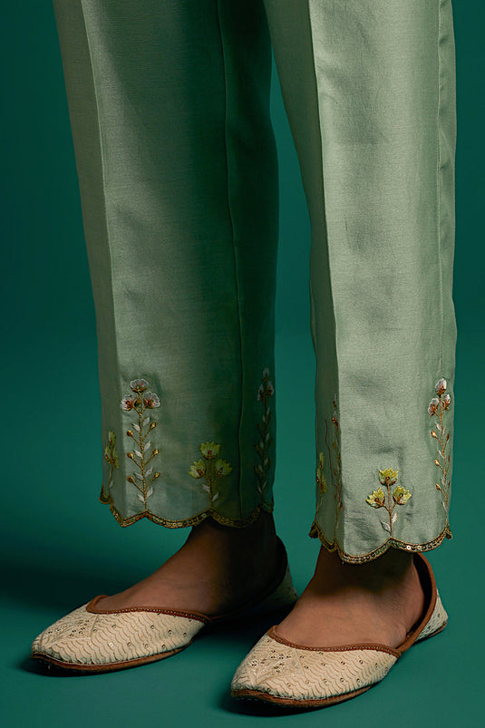 Green hand embroidered silk chanderi kurta set with light pink chanderi dupatta
