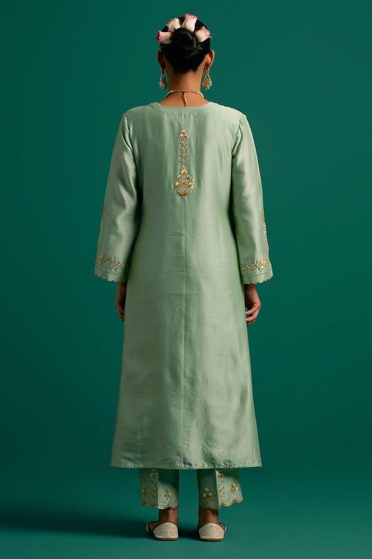 Green hand embroidered silk chanderi kurta set