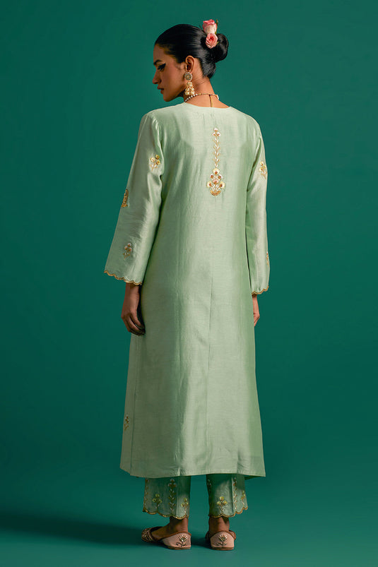 Green V neck hand embroidered silk chanderi kurta set with light pink chanderi dupatta