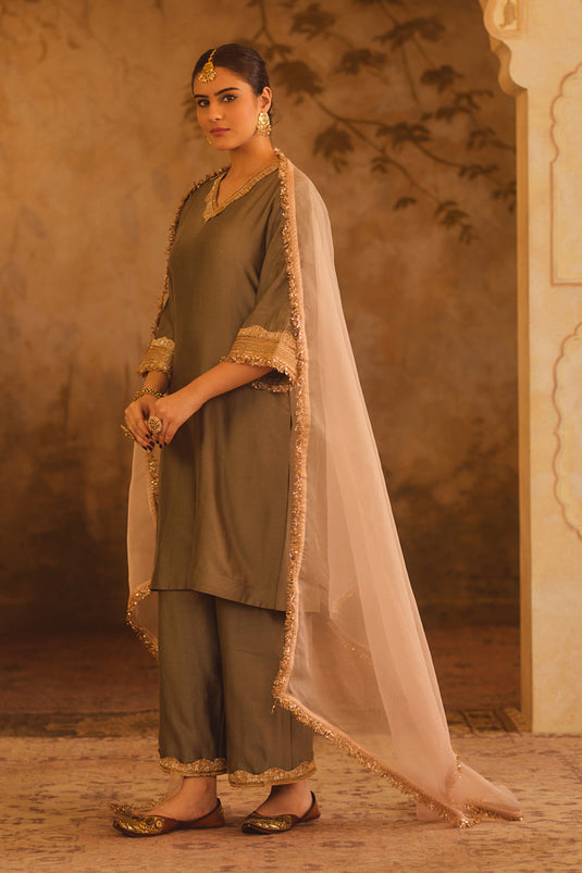 Gulbano Green V-Neck A-Line Kurta Set