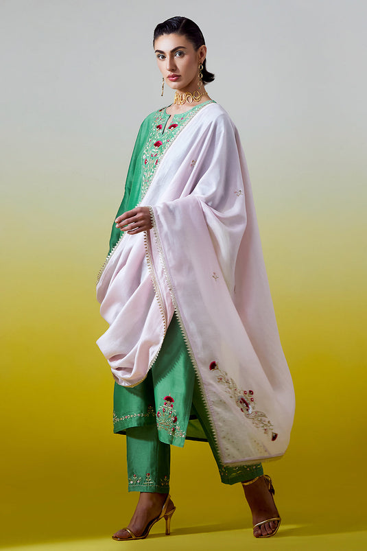 Light Pink Embroidered dupatta with lace detailing