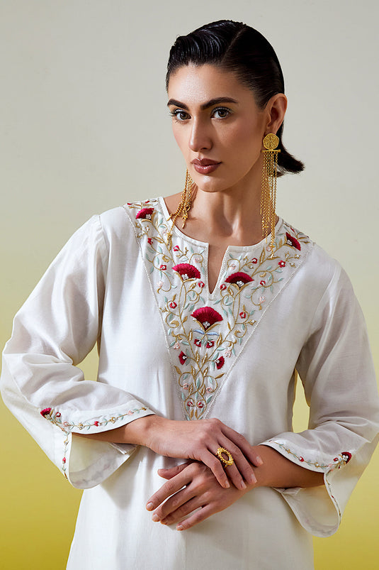 Off White Notched neck kurta with pant