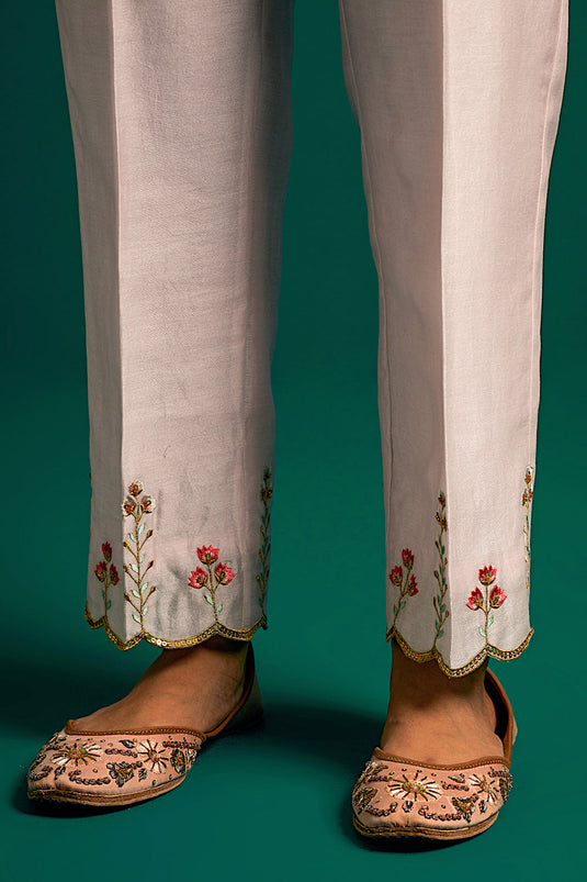 Pink V neck hand embroidered silk chanderi kurta set with green chanderi dupatta