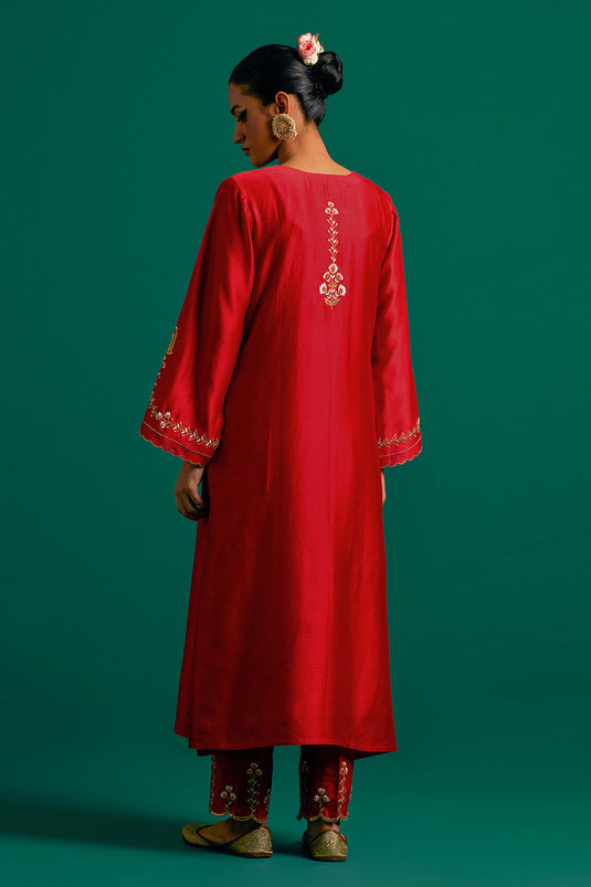 Red hand embroidered silk chanderi kurta set with green chanderi dupatta