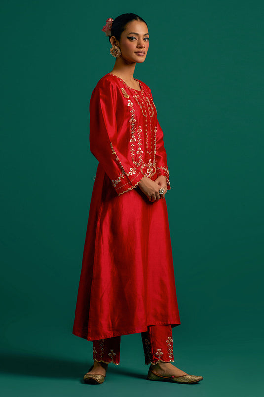 Red hand embroidered silk chanderi kurta set with green chanderi dupatta