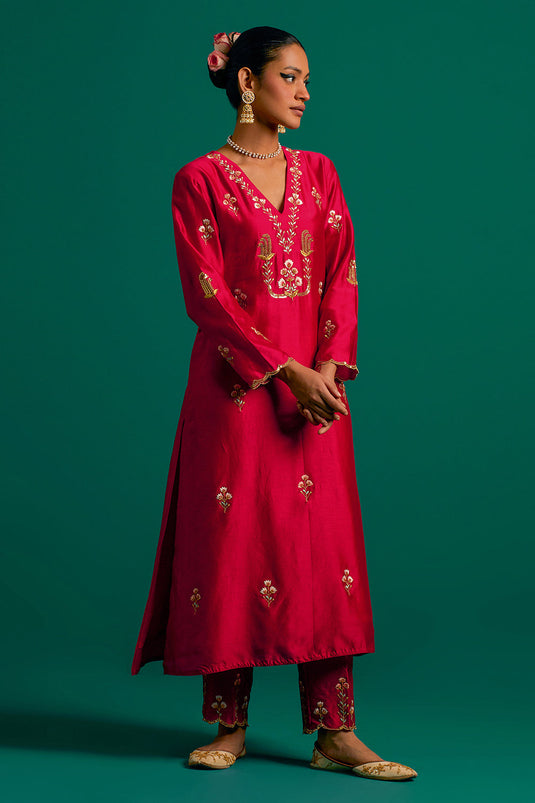 Red V neck hand embroidered silk chanderi kurta set with green chanderi dupatta