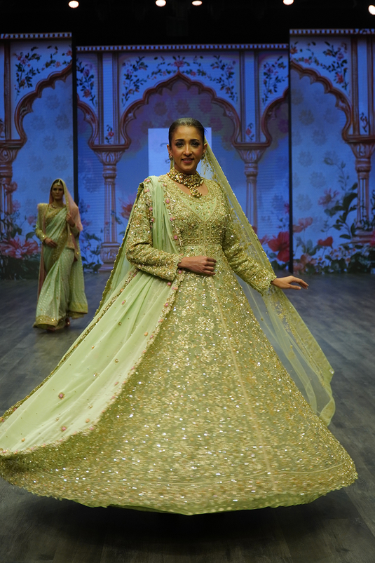 Uroos